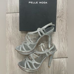 Pelle moda strappy  high heels silver 9